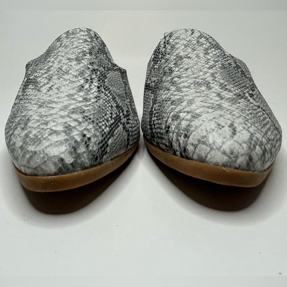A Rider Girl Grey & White Snake Print Pointed Toe Slip On Mule Flats Size 10 M - Picture 7 of 11